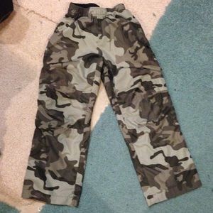 Green camouflage athletic pants size 6/7
